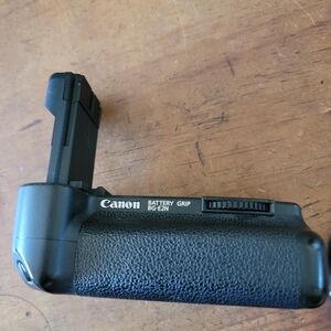 Canon BG-E2N Battery Grip for 20D 30D 40D 50D Digital SLR Cameras